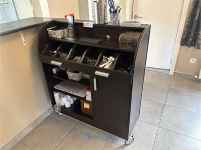 Verrijdbare buffetkast – kavel bij VH Auctions