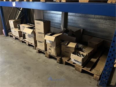 4 palletten onderhoudsproducten WYNN'S – kavel bij VH Auctions