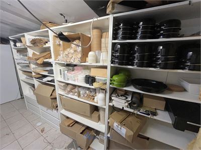 4 opbergkasten met inhoud – kavel bij VH Auctions