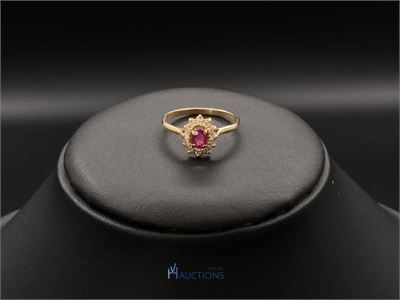 yellow gold ring set with diamond and ruby 9 carat – kavel bij VH Auctions