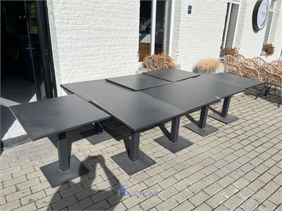 Partij antracietkleurige terrastafels – kavel bij VH Auctions