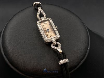 Antiek dameshorloge bezet met diamant – kavel bij VH Auctions