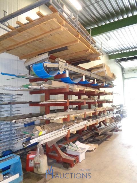 metalen profielrek inhoudende grote partij diverse metalen