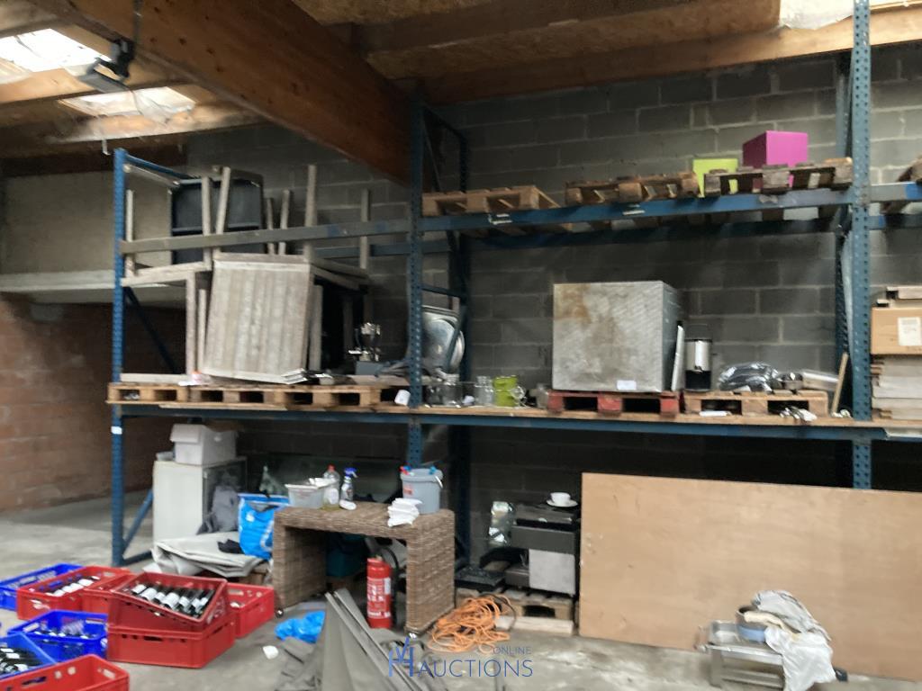 diverse goederen zich bevindend in de