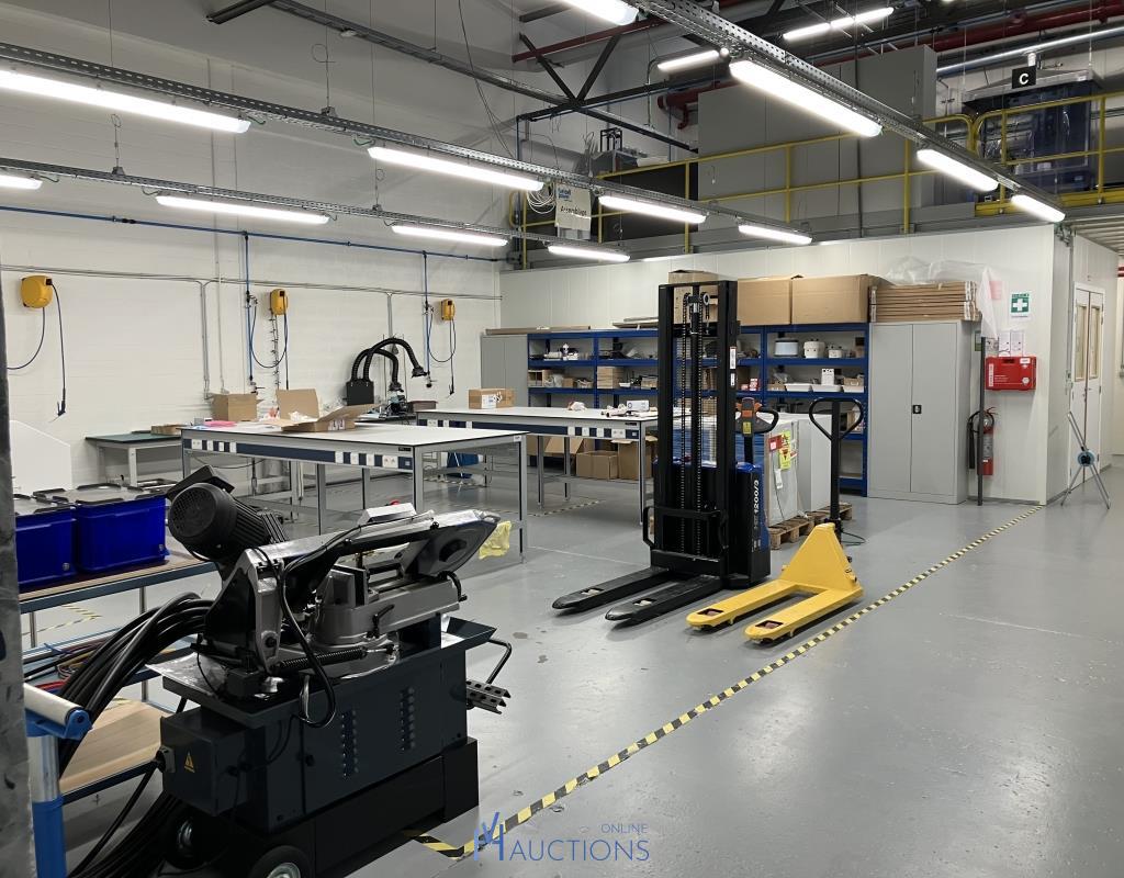 Wegens faillissement Fuel Cell Power NV Labo met diverse werkkarren