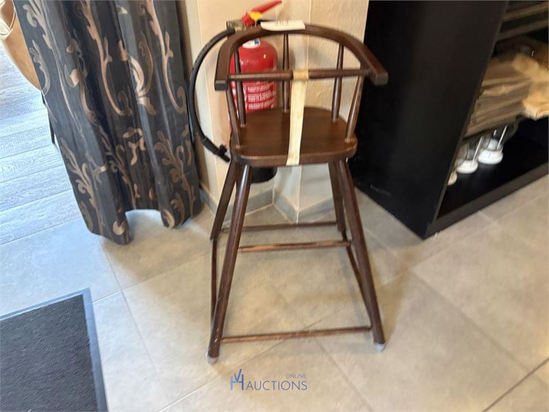 Houten kinderstoel – kavel bij VH Auctions