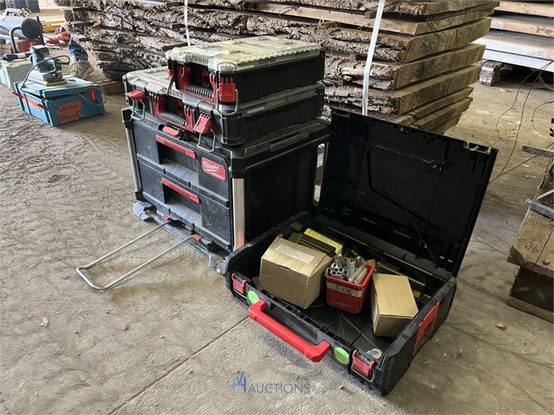 4 gereedschapskoffers MILWAUKEE met inhoud – kavel bij VH Auctions