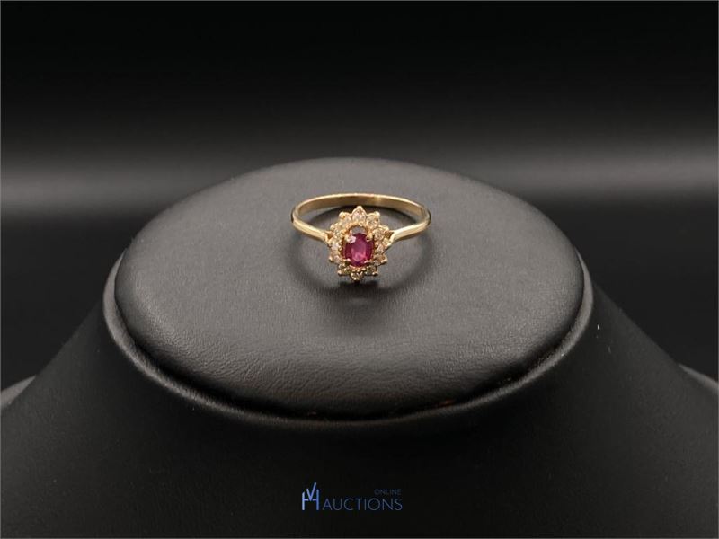 yellow gold ring set with diamond and ruby 9 carat – kavel bij VH Auctions