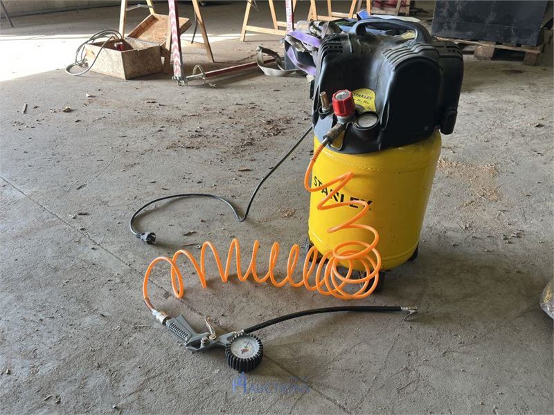 Compressor STANLEY D 200/10/24V – kavel bij VH Auctions