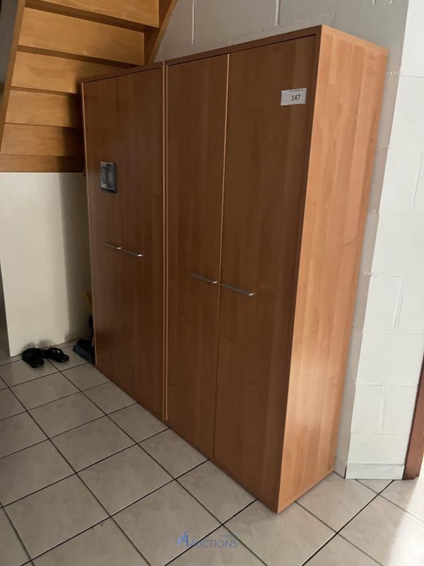 3 formica kasten met poetsmateriaal – kavel bij VH Auctions