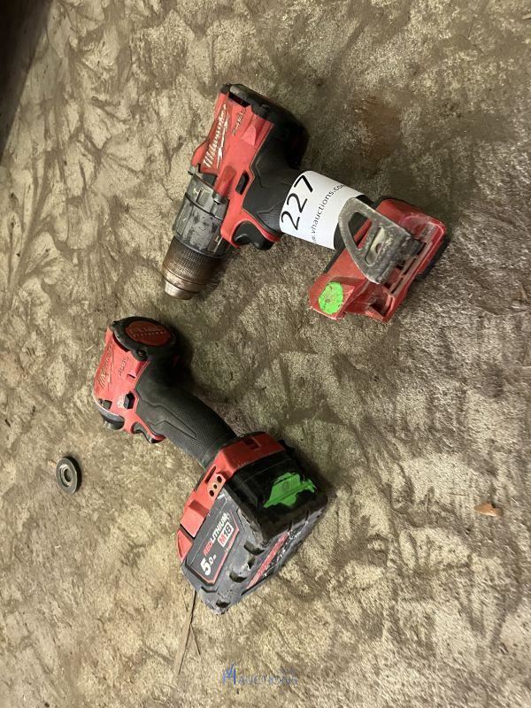Accu boormachine en schroefmachine MILWAUKEE – kavel bij VH Auctions