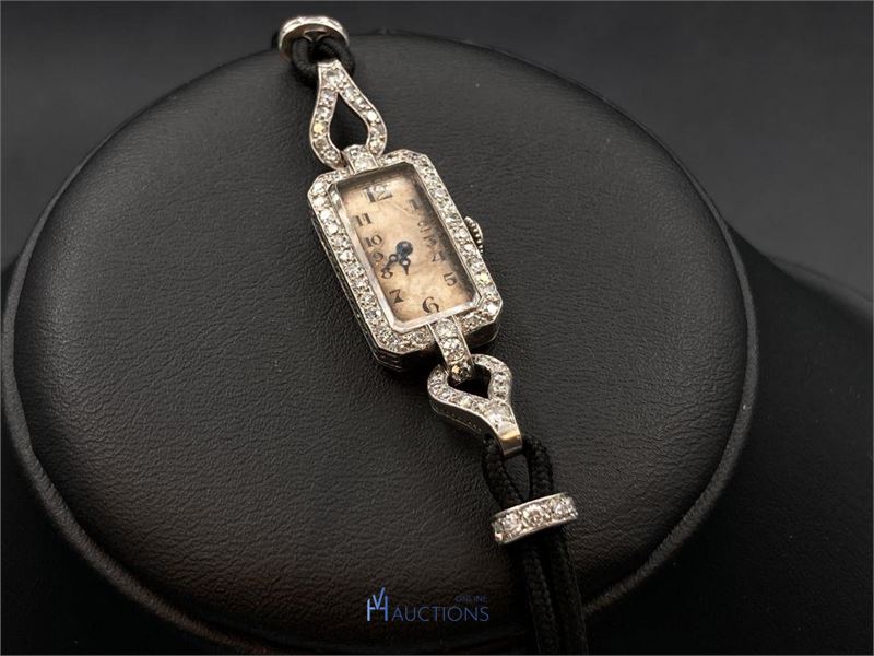 Antiek dameshorloge bezet met diamant – kavel bij VH Auctions