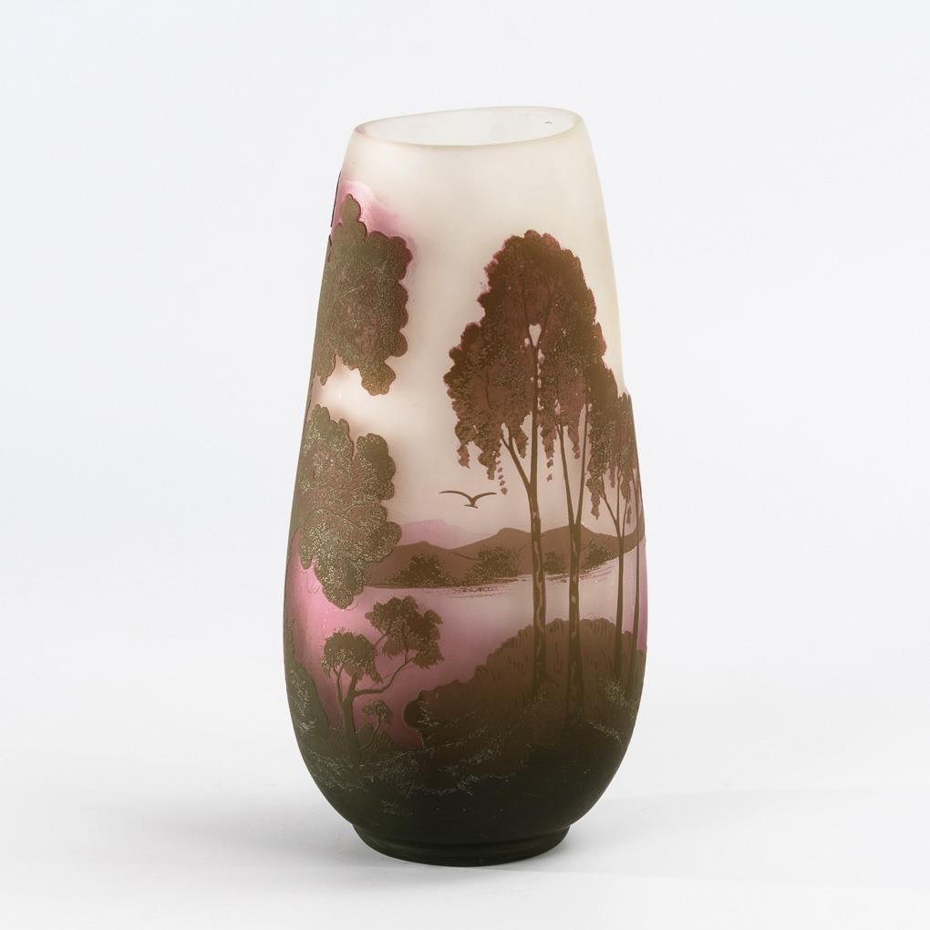 Vase mit Landschaftsdekor