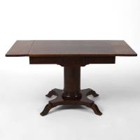 Seitenwangentisch Mahagoni rötlich; Fuß mit glatter Säule