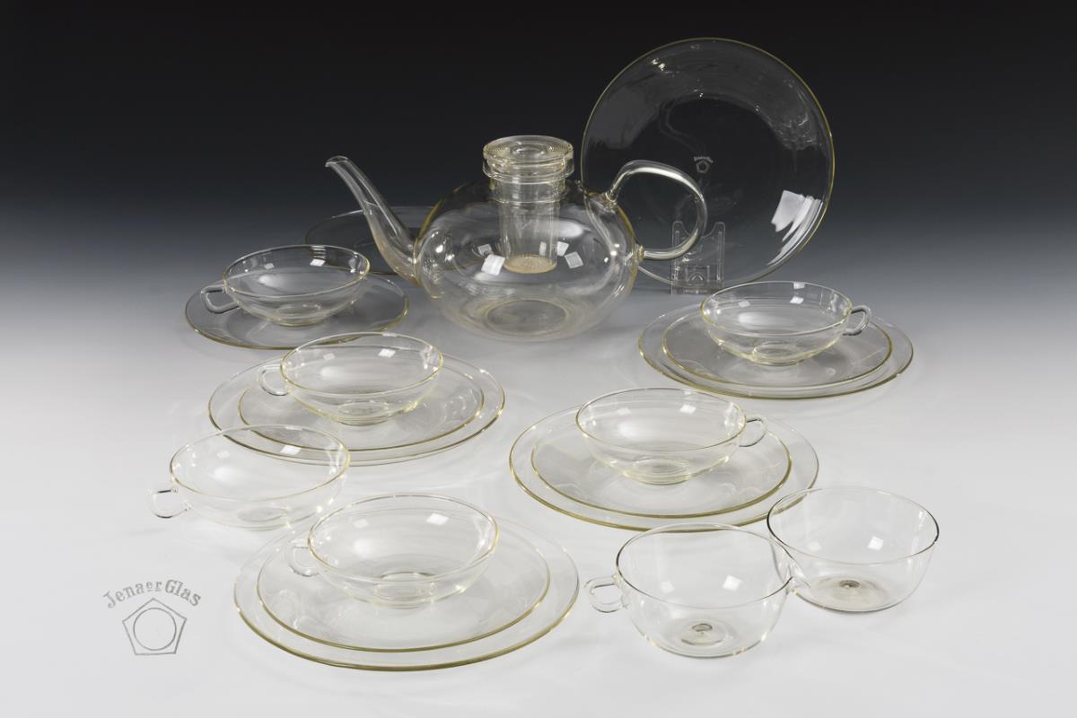 343.Auktion, 4 Schalen in Messinghalter, im Stile des Biedermeier, Glas  mit Emaillemalerei, Halter 1x Ring gebrochen, H-32cm B-42cm T-29cm.